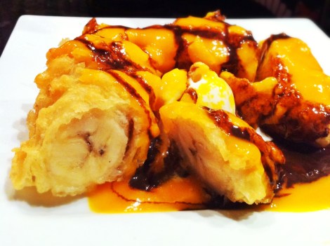Banane frite en sauce mangue et chocolat