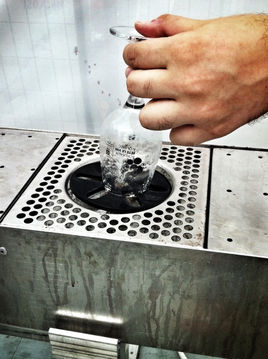 Ça prenait des verres solides pour résister à ce traitement...