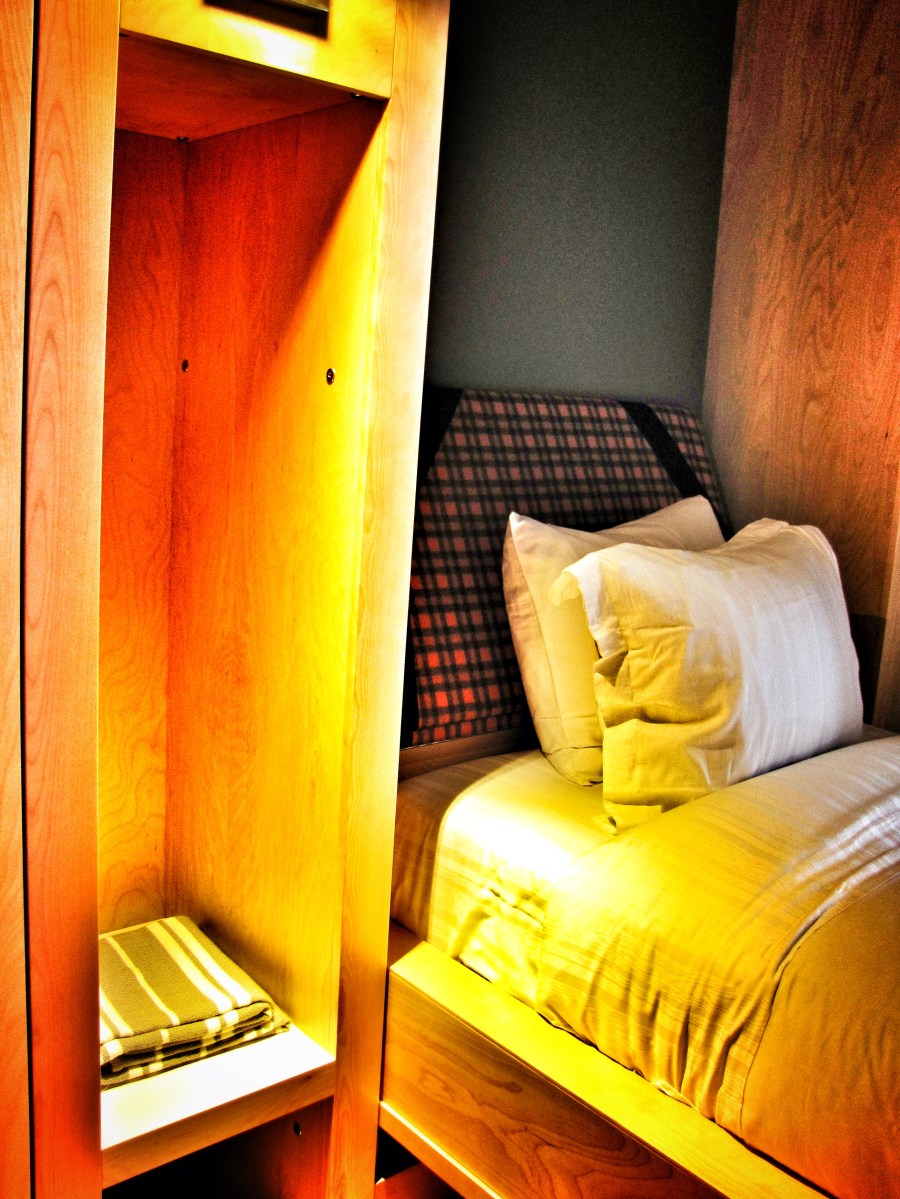 Lit simple escamotable trèèèèèèèèèès confortable!