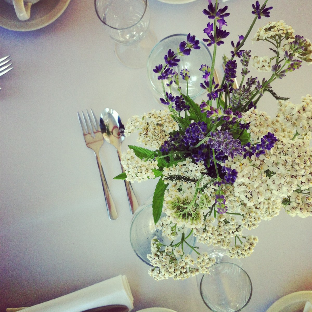 Centre de table (avant de découvrir la sauterelle qui s'y cachait)