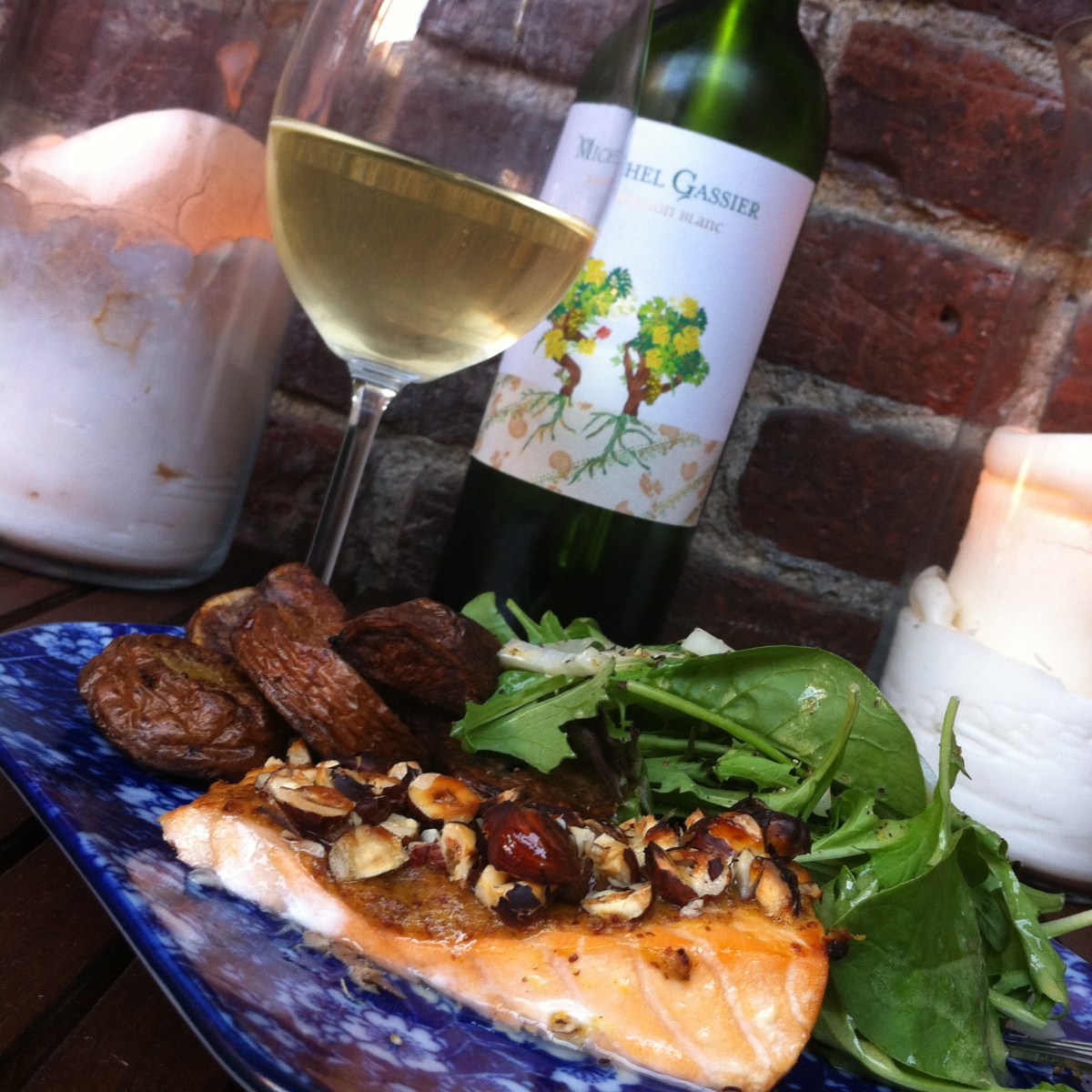 Saumon BBQ aux noisettes sur planche de cèdre