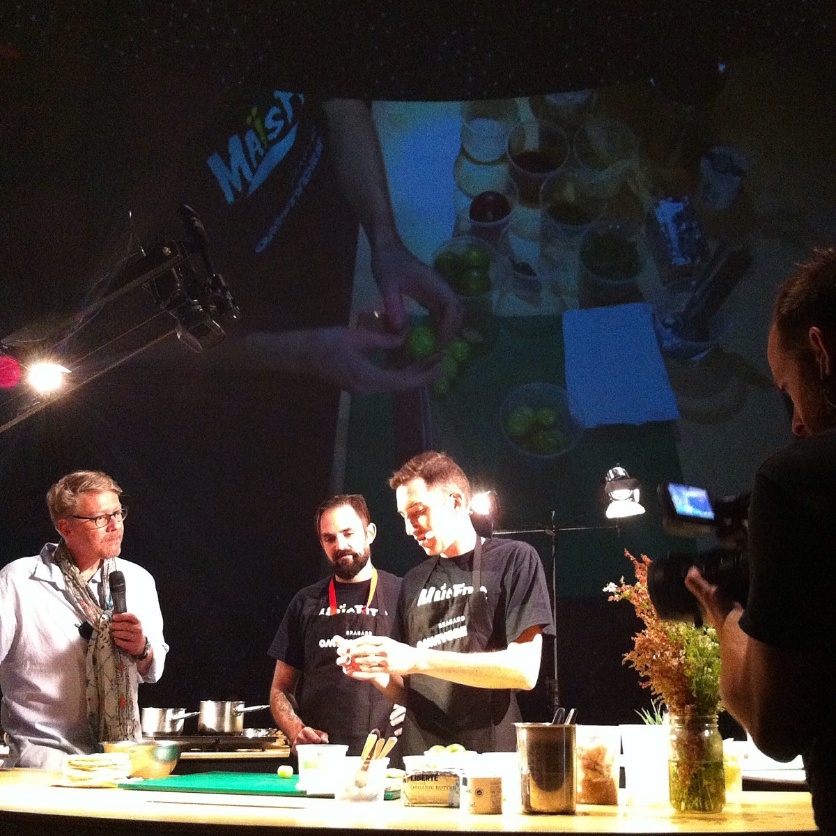 Fleurs et graines de coriandre - tout est bon.