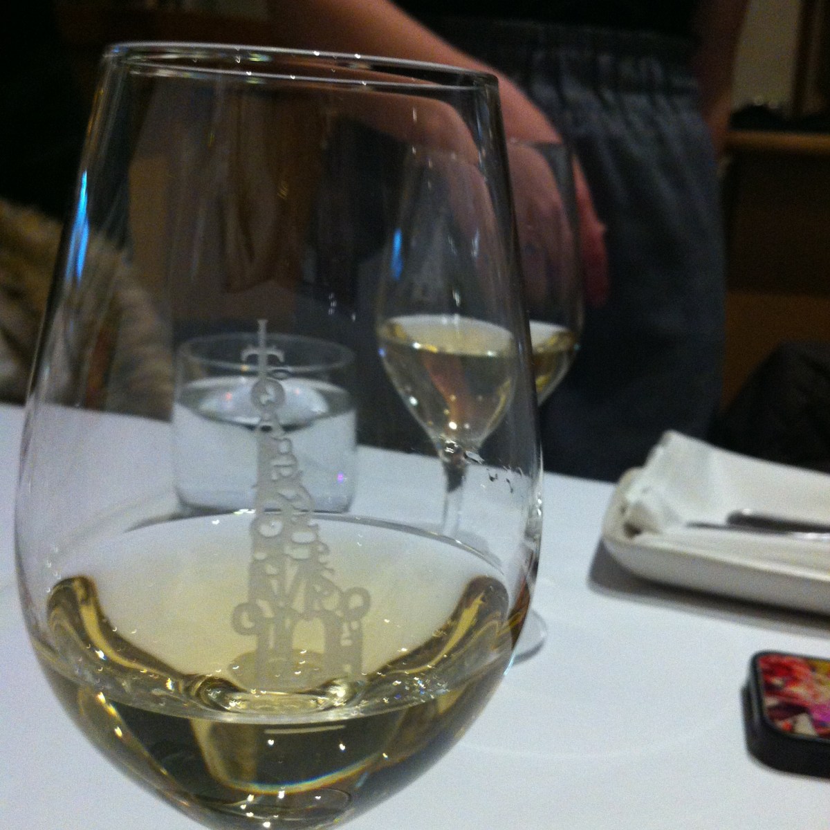 Arrêt au Clocher Penché: huîtres et vin québécois