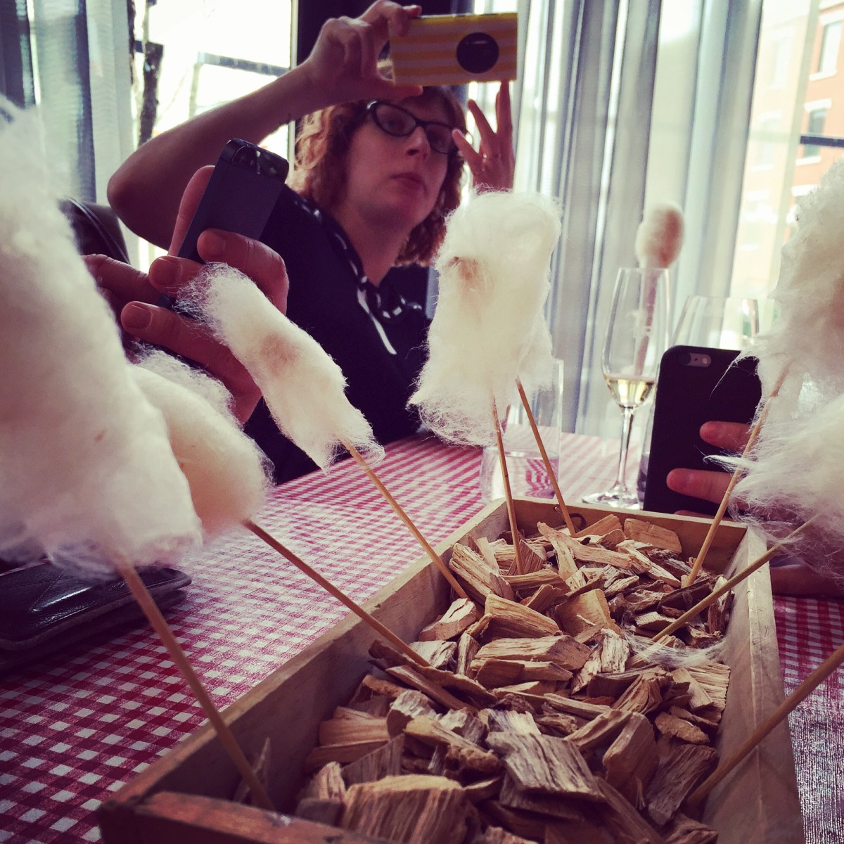 Un pré-dessert, mon péché mignon: barbapapa à l'érable et foie gras