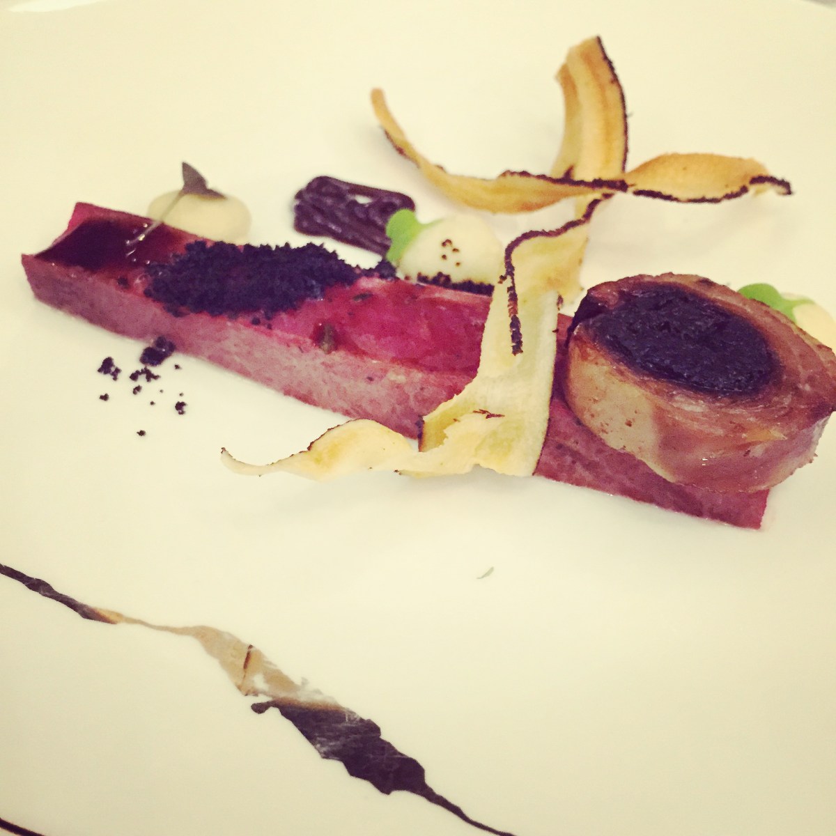 Tataki d'agneau parfumé au thym et au poivre