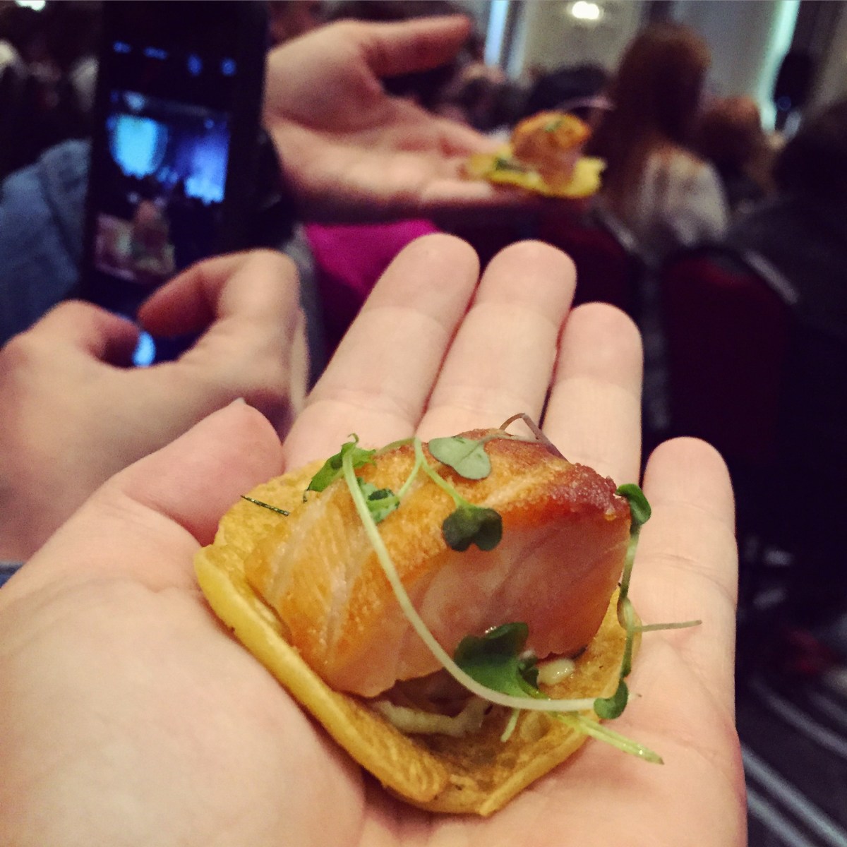 Saumon sur socca de pois chiches