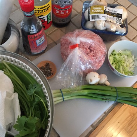 On prépare le mélange à dumplings!