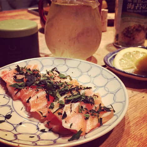 Sashimis de saumon saupoudré de tencha