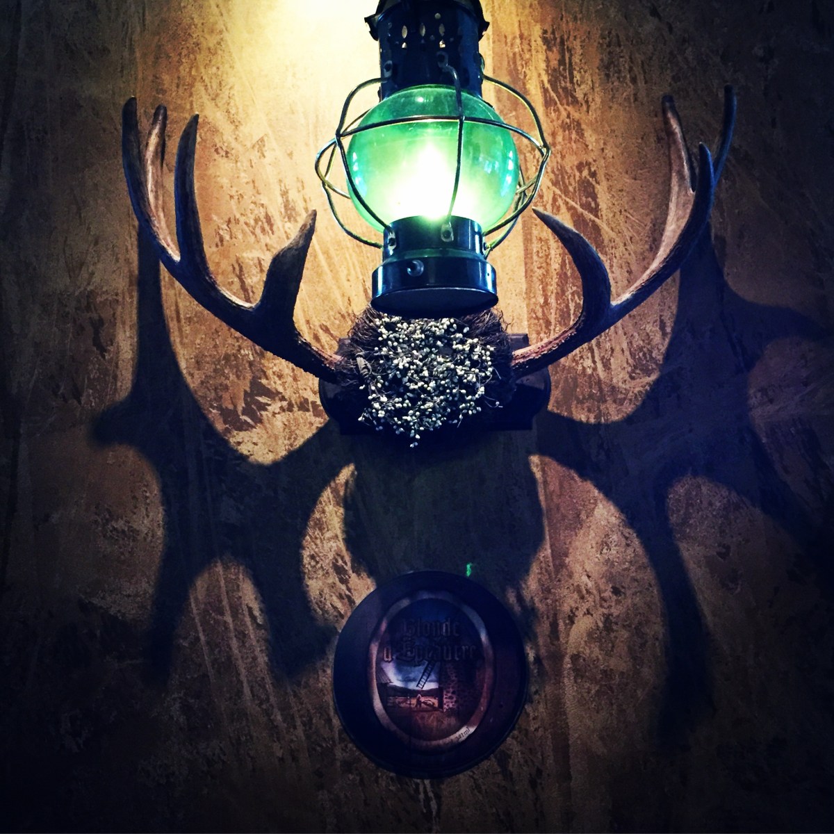 La déco de la microbrasserie de la Nouvelle-France