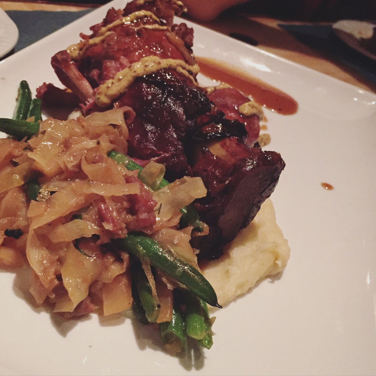 Jambon à la bière et embeurrée de chou