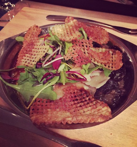 Escargots à l'ail et chips de parmesan